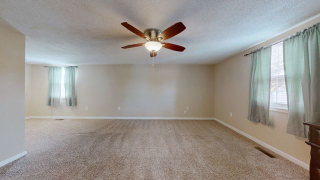 100 Waggoner St, Decherd, TN 37324