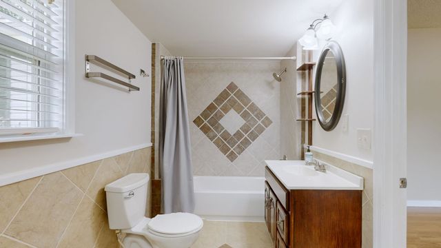 100 Waggoner St, Decherd, TN 37324