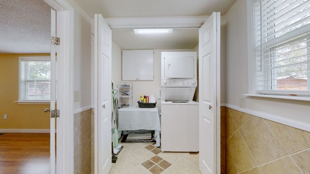 100 Waggoner St, Decherd, TN 37324