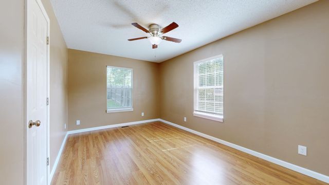 100 Waggoner St, Decherd, TN 37324