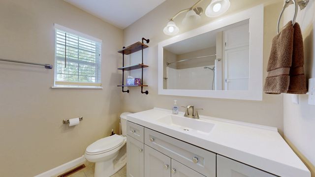 100 Waggoner St, Decherd, TN 37324