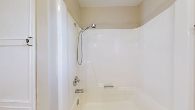 100 Waggoner St, Decherd, TN 37324