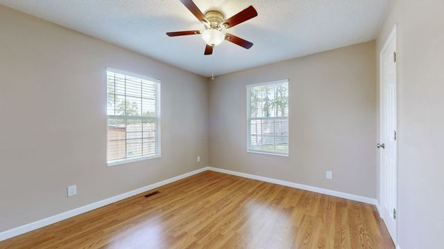 100 Waggoner St, Decherd, TN 37324