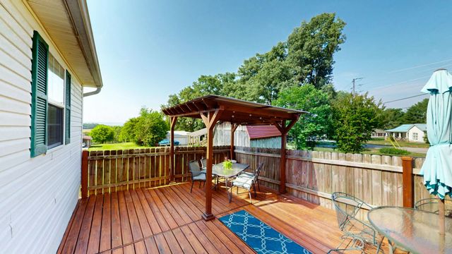 100 Waggoner St, Decherd, TN 37324