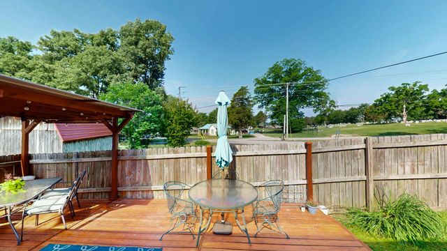100 Waggoner St, Decherd, TN 37324
