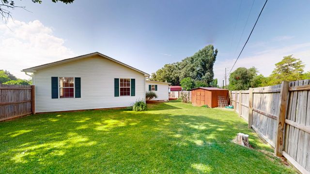 100 Waggoner St, Decherd, TN 37324