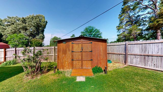 100 Waggoner St, Decherd, TN 37324