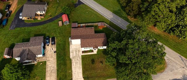 100 Waggoner St, Decherd, TN 37324
