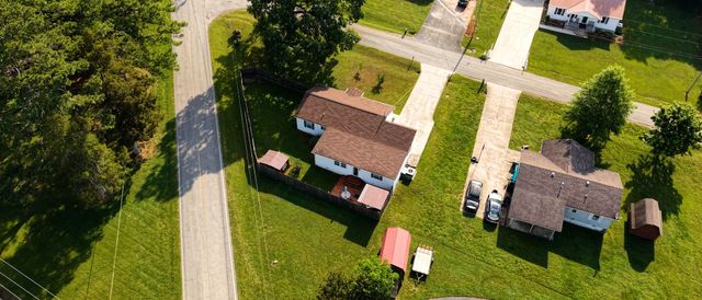 100 Waggoner St, Decherd, TN 37324