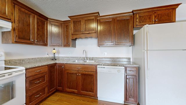 100 Waggoner St, Decherd, TN 37324