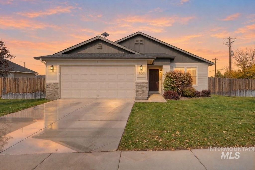 800 SW Lago Dr, Mountain Home, ID 83647 photo 2
