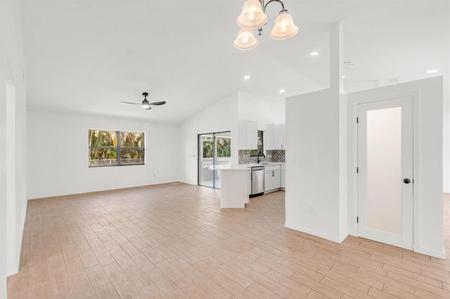 731 SE Majestic Terrace, Port St. Lucie, FL 34983
