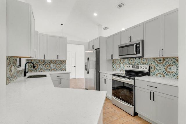 731 SE Majestic Terrace, Port St. Lucie, FL 34983