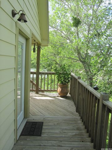 477 Paloma Dr., Bandera, TX 78003