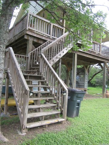 477 Paloma Dr., Bandera, TX 78003