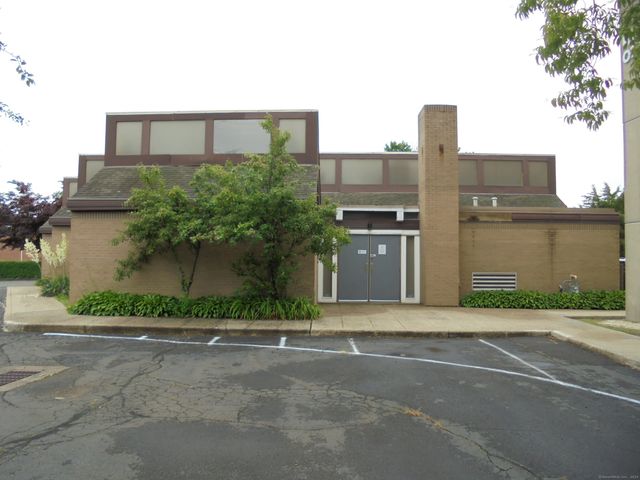 44 Circular Avenue, Hamden, CT 06514