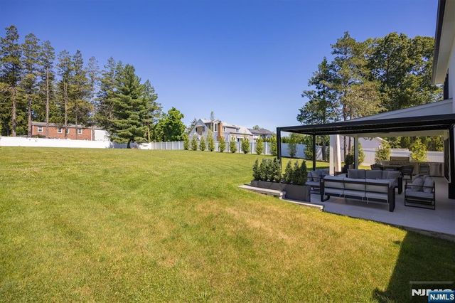 191 Nimitz Road, Paramus, NJ 07652