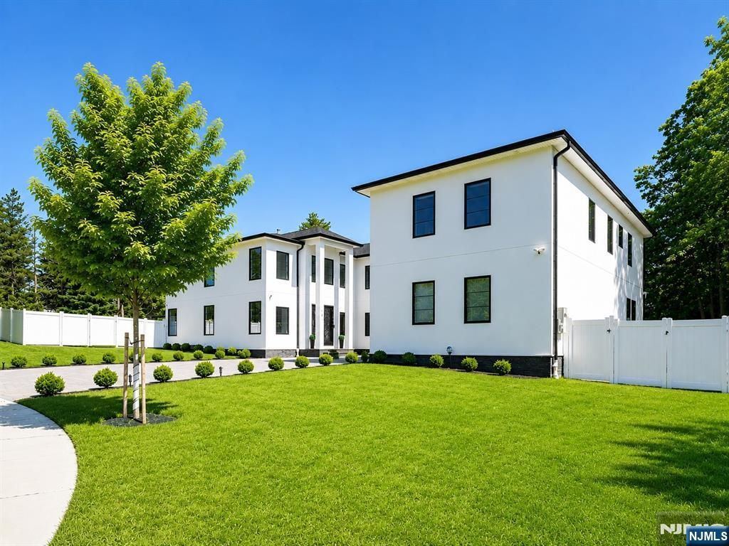 191 Nimitz Road, Paramus, NJ 07652
