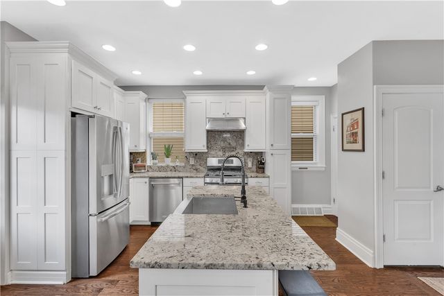 365 Pennsylvania Ave, Oakmont, PA 15139