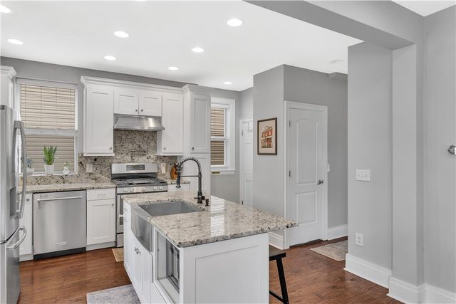 365 Pennsylvania Ave, Oakmont, PA 15139