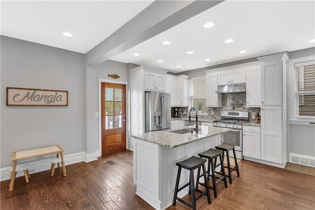 365 Pennsylvania Ave, Oakmont, PA 15139
