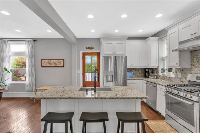 365 Pennsylvania Ave, Oakmont, PA 15139