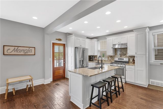 365 Pennsylvania Ave, Oakmont, PA 15139