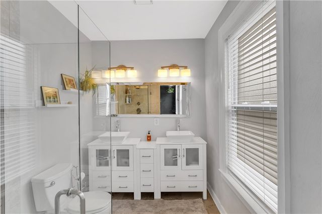 365 Pennsylvania Ave, Oakmont, PA 15139