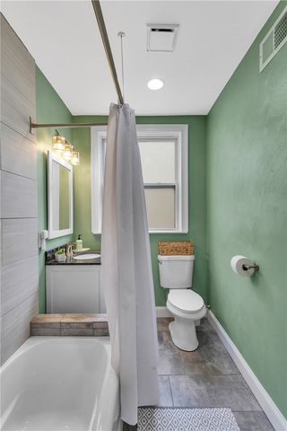 365 Pennsylvania Ave, Oakmont, PA 15139