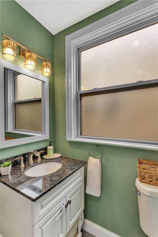 365 Pennsylvania Ave, Oakmont, PA 15139