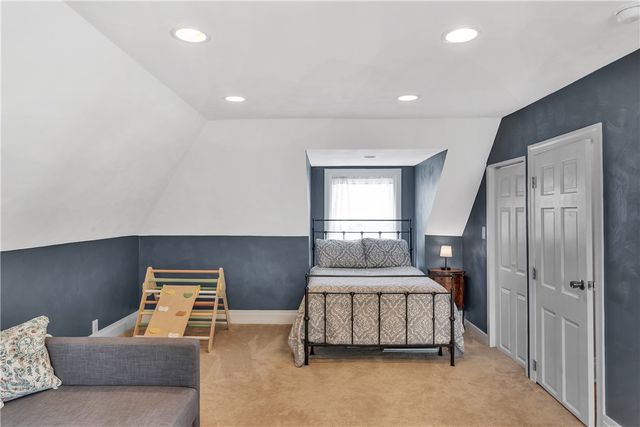 365 Pennsylvania Ave, Oakmont, PA 15139