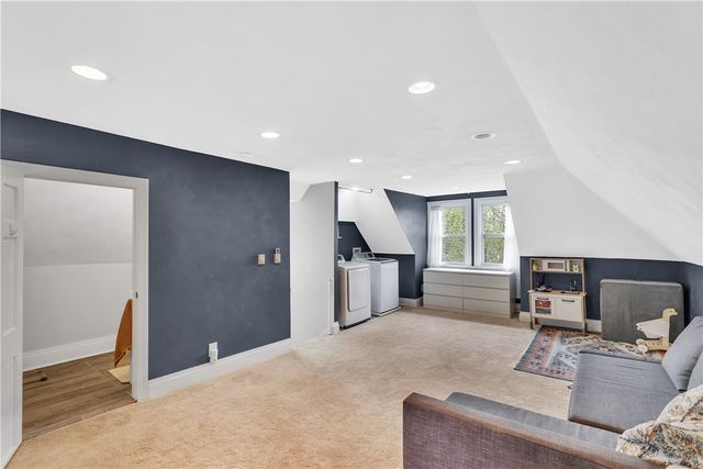 365 Pennsylvania Ave, Oakmont, PA 15139