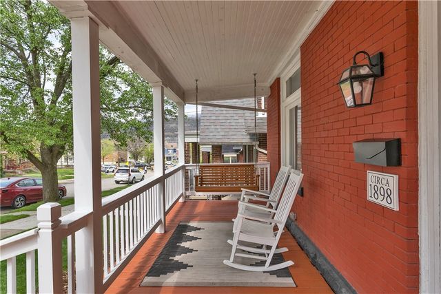 365 Pennsylvania Ave, Oakmont, PA 15139