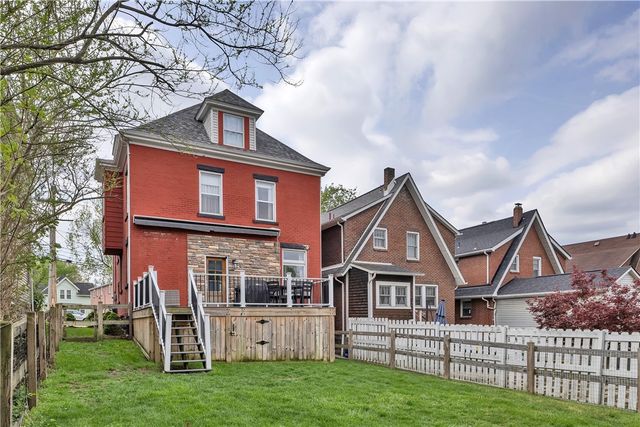 365 Pennsylvania Ave, Oakmont, PA 15139