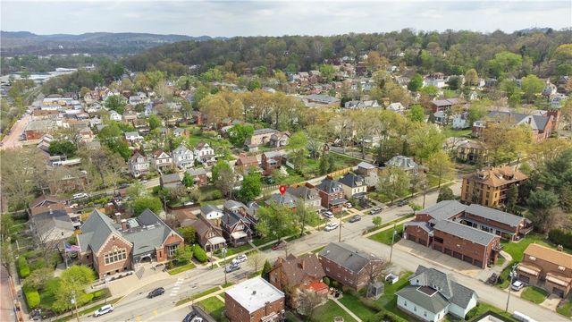 365 Pennsylvania Ave, Oakmont, PA 15139