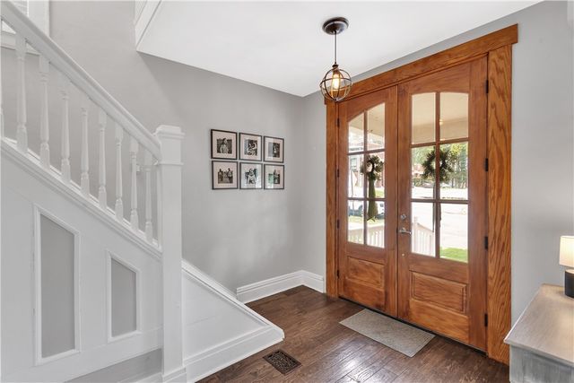 365 Pennsylvania Ave, Oakmont, PA 15139