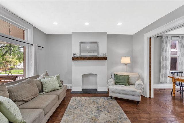 365 Pennsylvania Ave, Oakmont, PA 15139