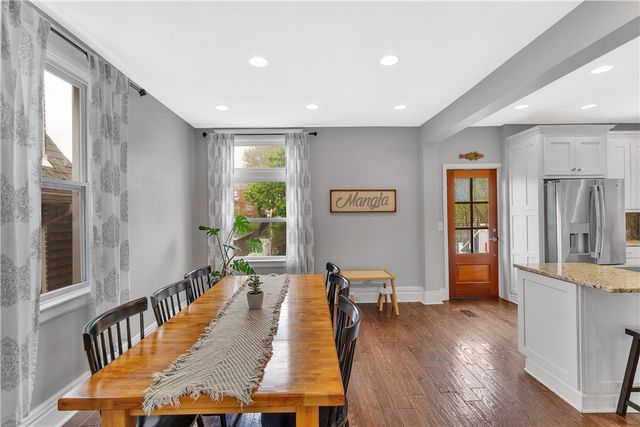 365 Pennsylvania Ave, Oakmont, PA 15139