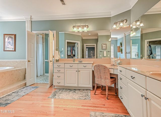 204 Strawberry Field Drive, Johnson City, TN 37604