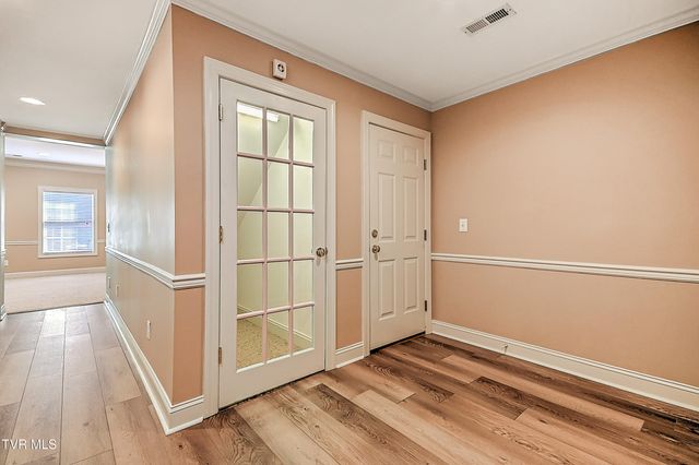 204 Strawberry Field Drive, Johnson City, TN 37604