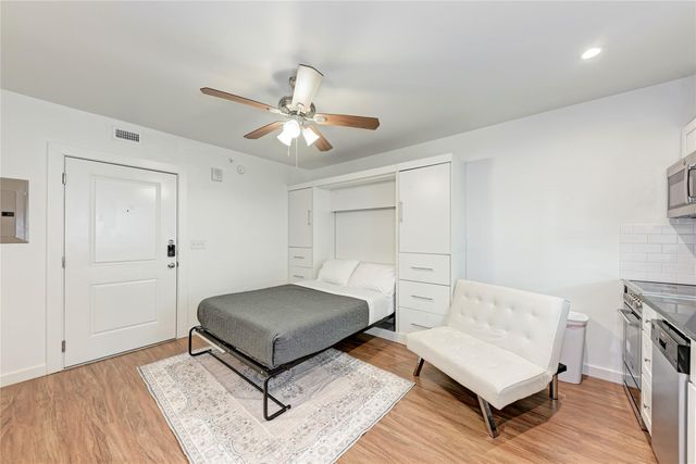 306 E 30th ST 105, Austin, TX 78705