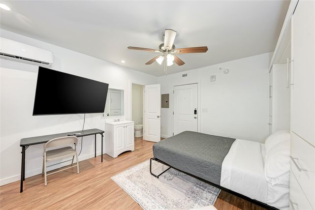 306 E 30th ST 105, Austin, TX 78705
