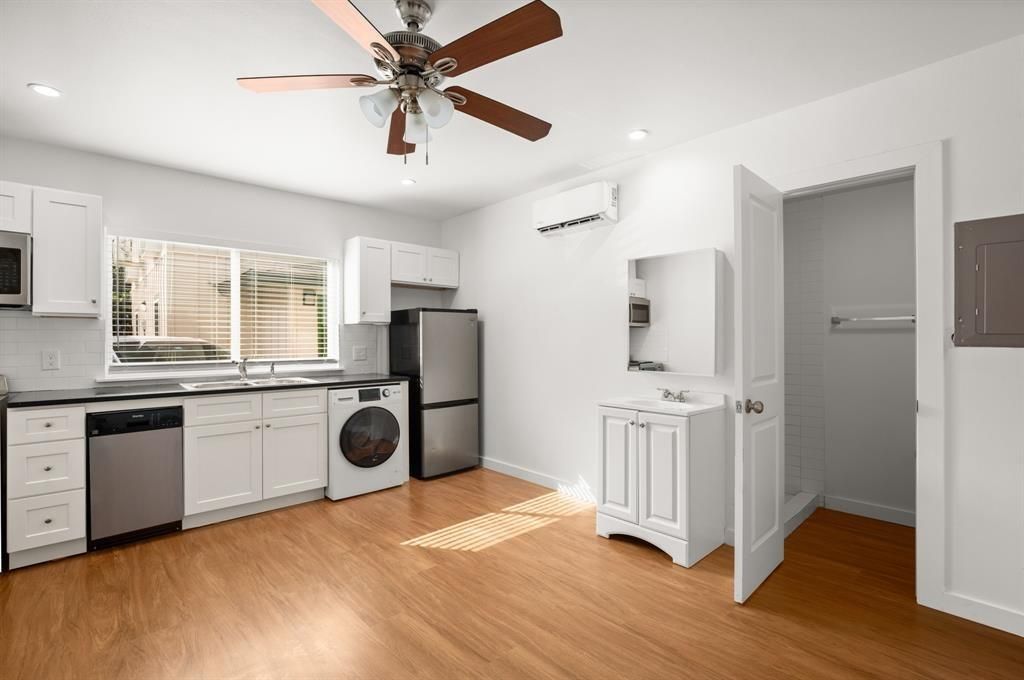 306 E 30th ST 105, Austin, TX 78705