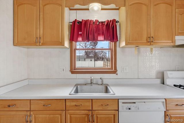 13620 Poplar Street, Southgate, MI 48195