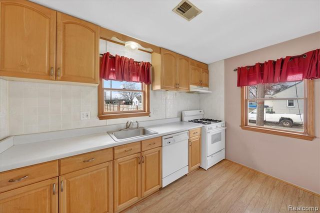 13620 Poplar Street, Southgate, MI 48195