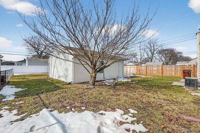 13620 Poplar Street, Southgate, MI 48195