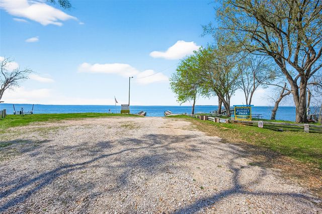 323 Lake Livingston Drive, Livingston, TX 77351