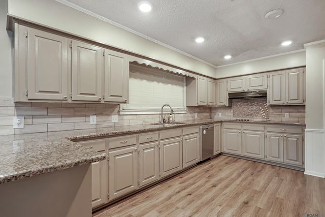 9255 Arnold Rd, Denham Springs, LA 70726