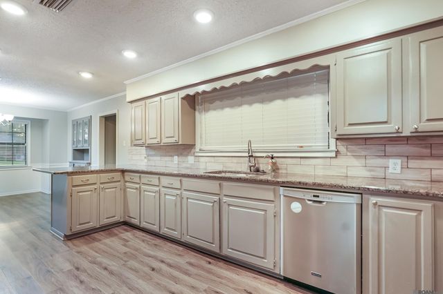9255 Arnold Rd, Denham Springs, LA 70726