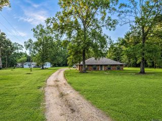 9255 Arnold Rd, Denham Springs, LA 70726